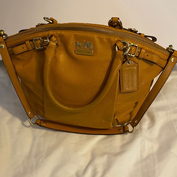 Coach Handbags - COACH LINDSAY Women Leather Satchel HANDBAG - Saffron - Excellent Condition